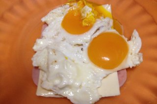 Huevos fritos con sorpresa