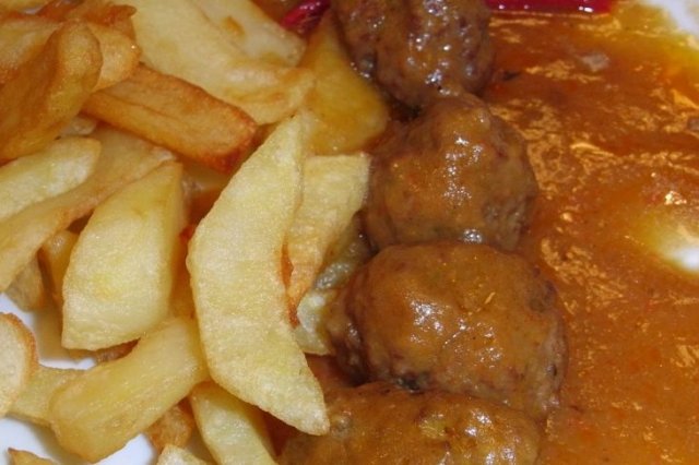 Foto de la receta de albóndigas con patatas Receta de albóndigas con patatas