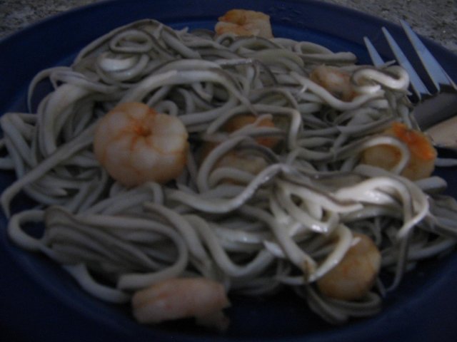 Foto de la receta de gulas con gambas al ajillo Receta de gulas con gambas al ajillo