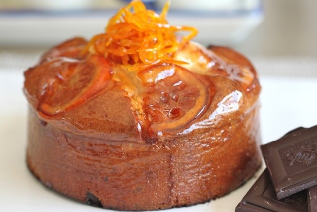 Foto de la receta de bizcocho de naranja y chocolate Receta de bizcocho de naranja y chocolate