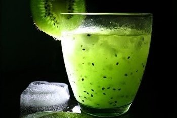 Foto de la receta de caipirinha de kiwi Receta de caipirinha de kiwi