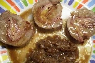 Foto de la receta de cebolla confitada con pasas Receta de cebolla confitada con pasas