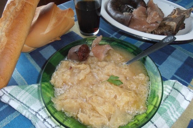Foto de la receta de coles con espinazo Receta de coles con espinazo