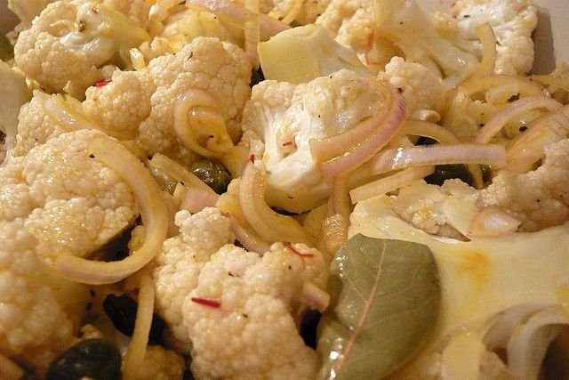 Coliflor Asada Con Pasas Y Aceitunas Receta