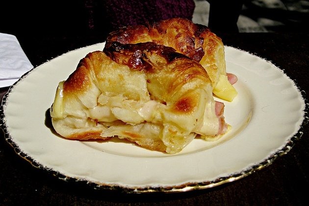 Foto de la receta de croissant de jamón y queso Receta de croissant de jamón y queso