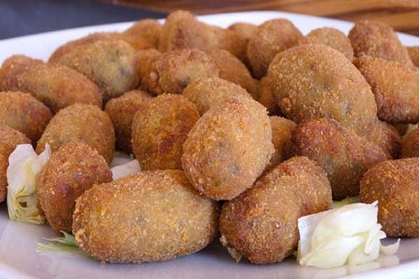 Foto de la receta de croquetas de pollo con pimientos rojos Receta de croquetas de pollo con pimientos rojos