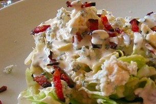 Foto de la receta de ensalada con salsa de queso Receta de ensalada con salsa de queso