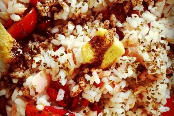 Foto de la receta de ensalada de arroz y atún Receta de ensalada de arroz y atún