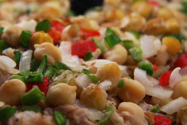 Foto de la receta de ensalada de garbanzos con tomate Receta de ensalada de garbanzos con tomate