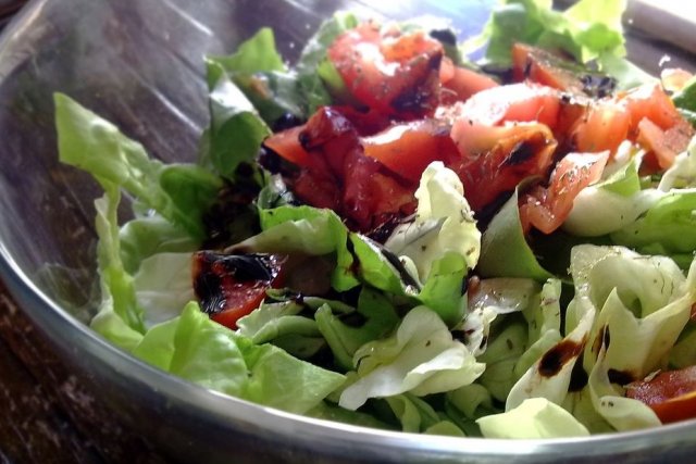 Foto de la receta de ensalada de lechuga con tomate Receta de ensalada de lechuga con tomate