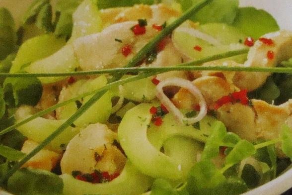 Foto de la receta de ensalada de pepino y pollo Receta de ensalada de pepino y pollo