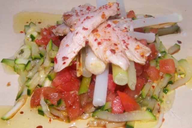 Foto de la receta de ensalada de puerros tiernos y calabacín a la judía Receta de ensalada de puerros tiernos y calabacín a la judía