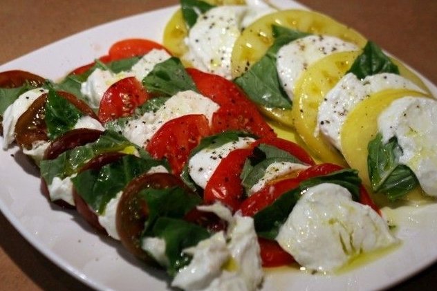 Ensalada De Tomate Queso Y Albahaca Receta