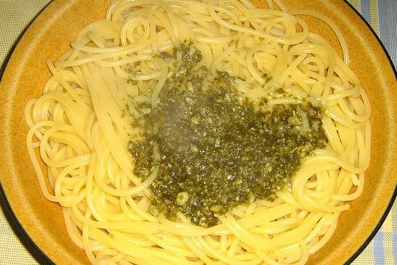 Foto de la receta de espaguetis al pesto Receta de espaguetis al pesto