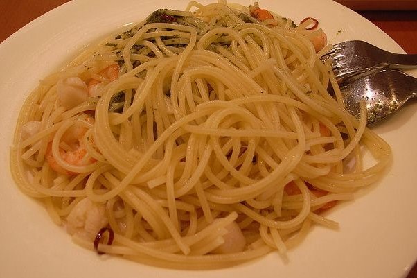 Foto de la receta de espaguetis con champiñones y gambas Receta de espaguetis con champiñones y gambas