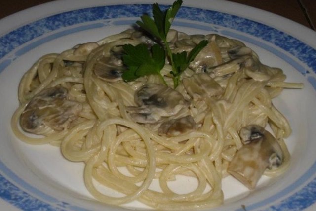 Foto de la receta de espaguetis con salsa de champiñones Receta de espaguetis con salsa de champiñones