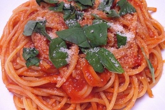 Foto de la receta de espaguetis con tomate Receta de espaguetis con tomate