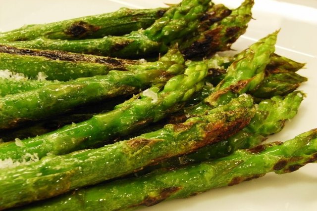 Foto de la receta de espárragos trigueros a la plancha Receta de espárragos trigueros a la plancha