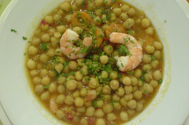 Foto de la receta de garbanzos con gambas Receta de garbanzos con gambas