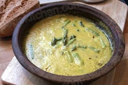 Foto de la receta de gazpacho blanco con espárragos Receta de gazpacho blanco con espárragos