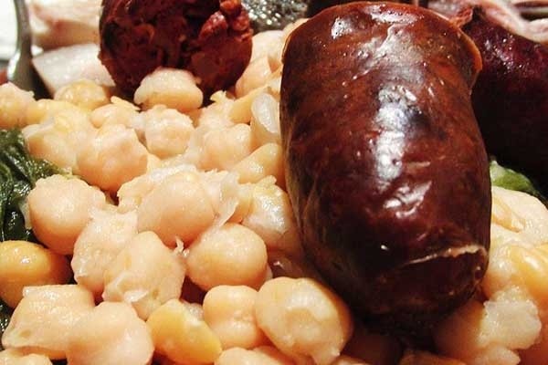 Foto de la receta de guiso de garbanzos con chorizo Receta de guiso de garbanzos con chorizo