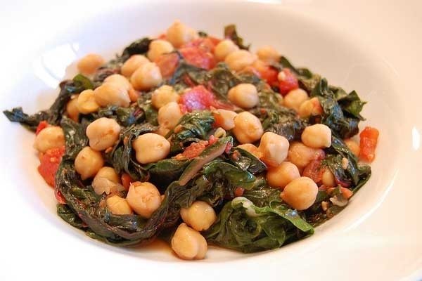 Foto de la receta de guiso de garbanzos con espinacas Receta de guiso de garbanzos con espinacas