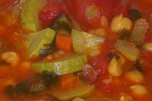 Foto de la receta de guiso de garbanzos con verduras Receta de guiso de garbanzos con verduras