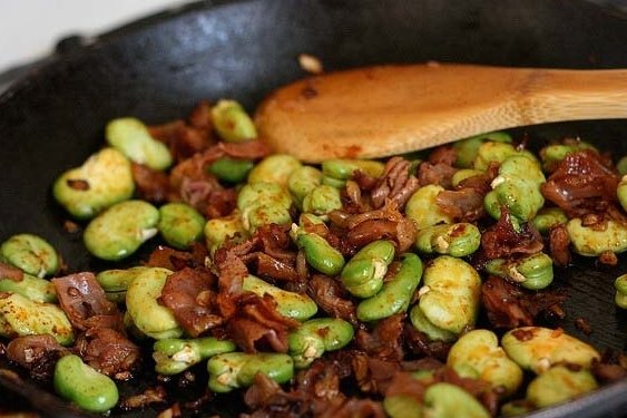 Foto de la receta de habitas con jamón Receta de habitas con jamón