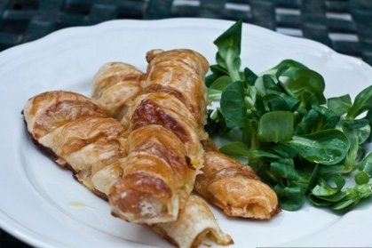 Foto de la receta de hojaldre relleno de pollo y queso Receta de hojaldre relleno de pollo y queso