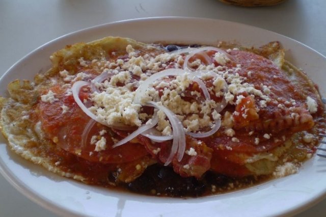 Foto de la receta de huevos motuleños Receta de huevos motuleños