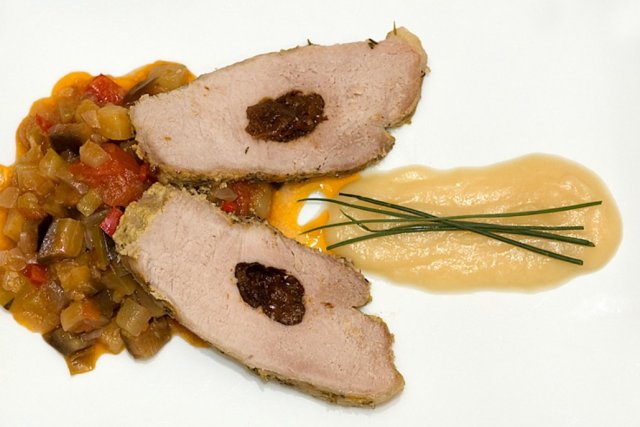 Foto de la receta de lomo de cerdo a la sal con ciruelas Receta de lomo de cerdo a la sal con ciruelas