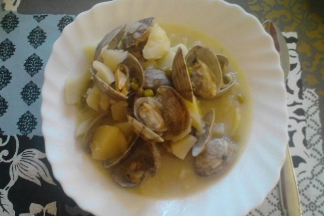 Foto de la receta de patatas con almejas Receta de patatas con almejas