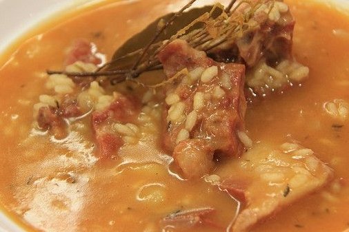 Foto de la receta de patatas con arroz y costillas Receta de patatas con arroz y costillas