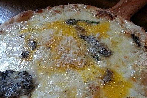 Foto de la receta de pizza de huevos y queso Receta de pizza de huevos y queso