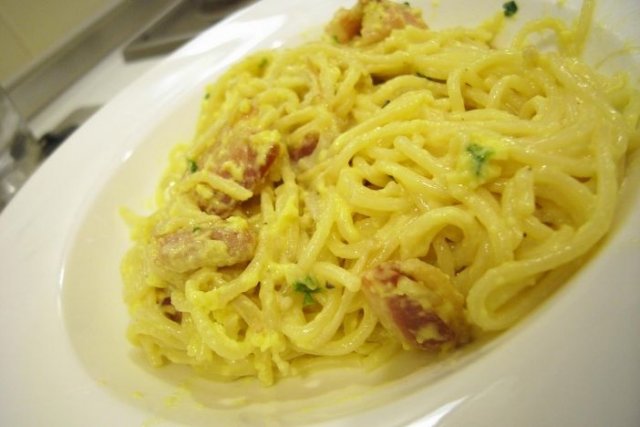 Foto de la receta de spaghetti blanco Receta de spaghetti blanco