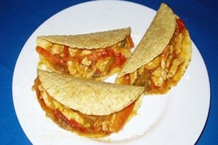 Foto de la receta de tacos de pollo, pimientos y cebolla caramelizada. Receta de tacos de pollo, pimientos y cebolla caramelizada.