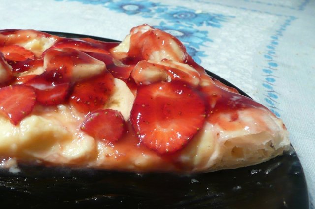 Foto de la receta de tarta de plátano y fresa Receta de tarta de plátano y fresa