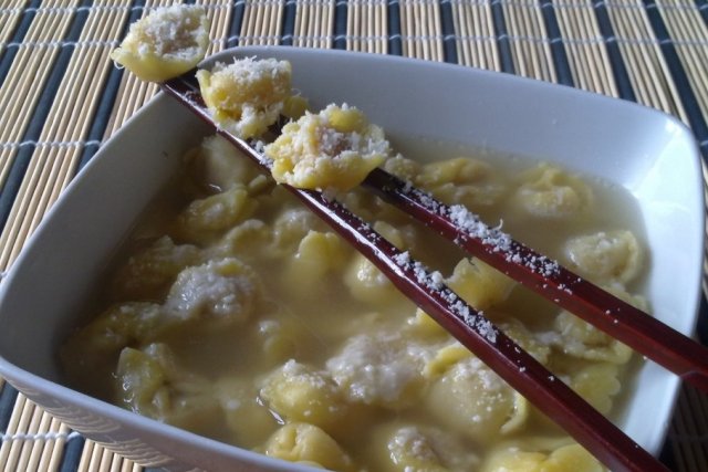 Foto de la receta de tortellini in brodo Receta de tortellini in brodo