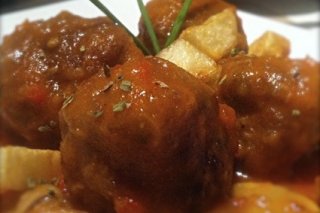 Receta de albóndigas en salsa barbacoa con champiñones