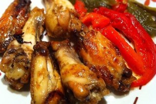 Receta de alitas de pollo doradas con aceite de oliva y pimienta