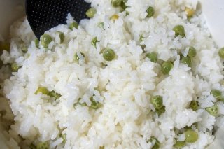 Receta de arroz picante con guisantes