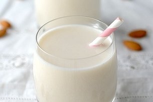 Receta de bebida de leche de almendras
