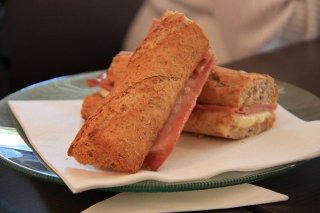 Receta de bocadillo de jamón y queso