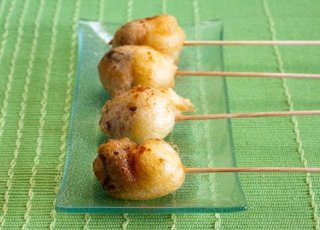 Receta de brocheta de pulpo con patatas en tempura