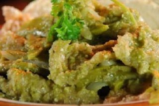 Receta de chicharrón con nopales y chorizo