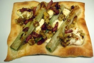 Receta de coca de calçots y queso de cabra