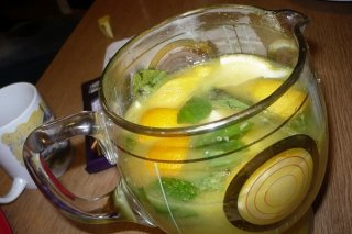 Receta de cocktail de ron, hierbabuena y limón