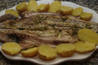 Receta de corvina a la brasa con aceite de romero y ajo