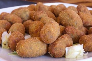 Receta de croquetas de pollo con pimientos rojos