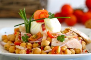 Receta de ensalada de garbanzos con vinagreta de sésamo